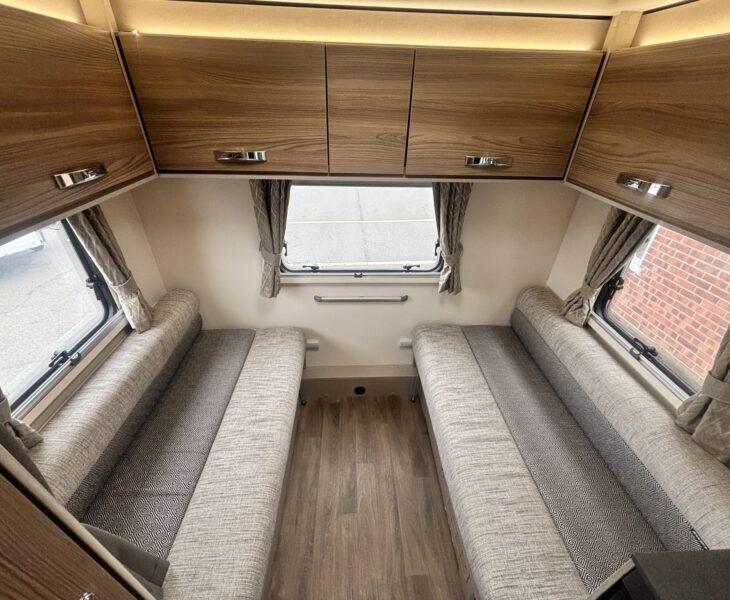 Swift Edge 486 2023 REAR LOUNGE