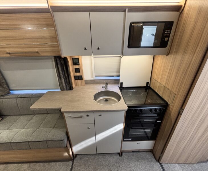 Bailey Phoenix GT75 640 2024 KITCHEN