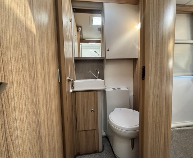 Bailey Phoenix GT75 640 2024 WASHROOM