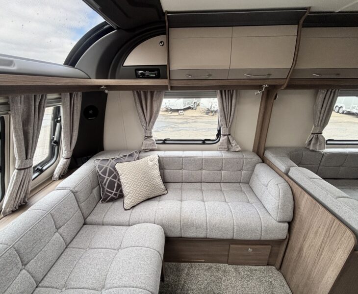 Coachman Acadia Xtra 660 2024 offside lounge