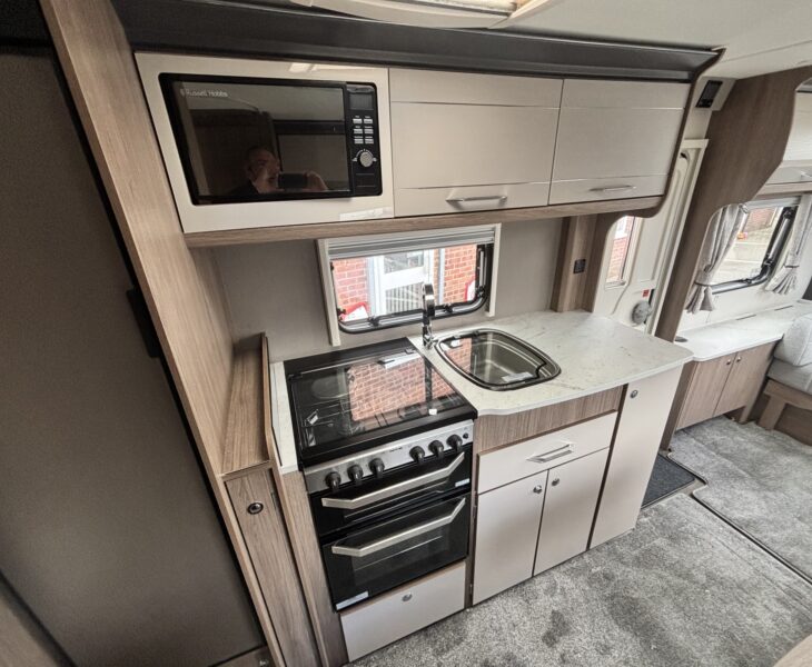 Coachman Acadia Xtra 660 2024 kitchen