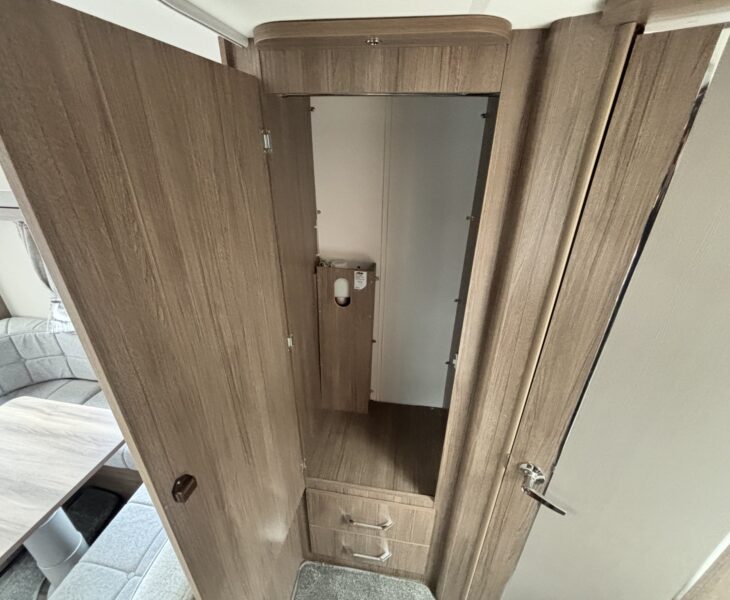 Coachman Acadia Xtra 660 2024 wardrobe