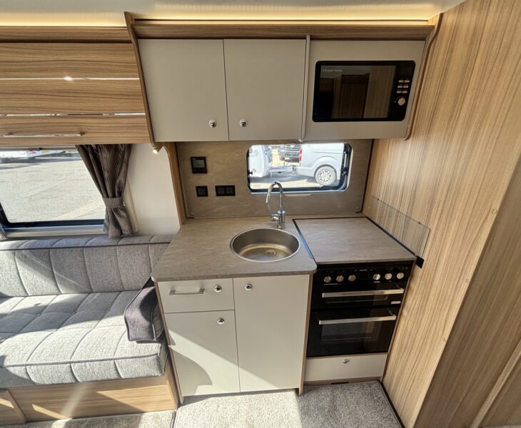 Bailey Pegasus Grande GT75 Messina 2025 KITCHEN