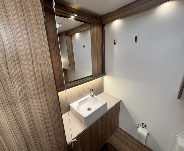 Bailey Pegasus Grande GT75 Messina 2025 WASHROOM