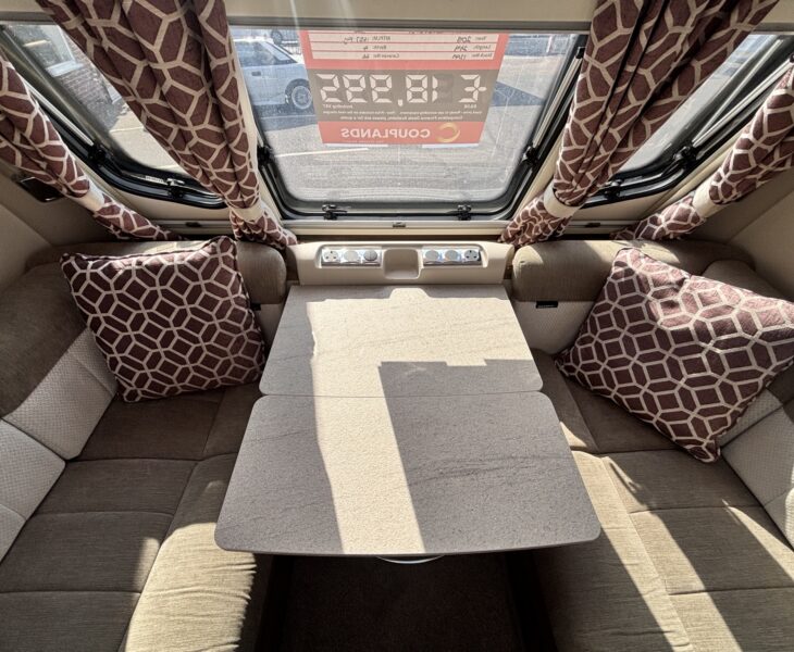 Swift Conqueror 560 2018 FRONT TABLE