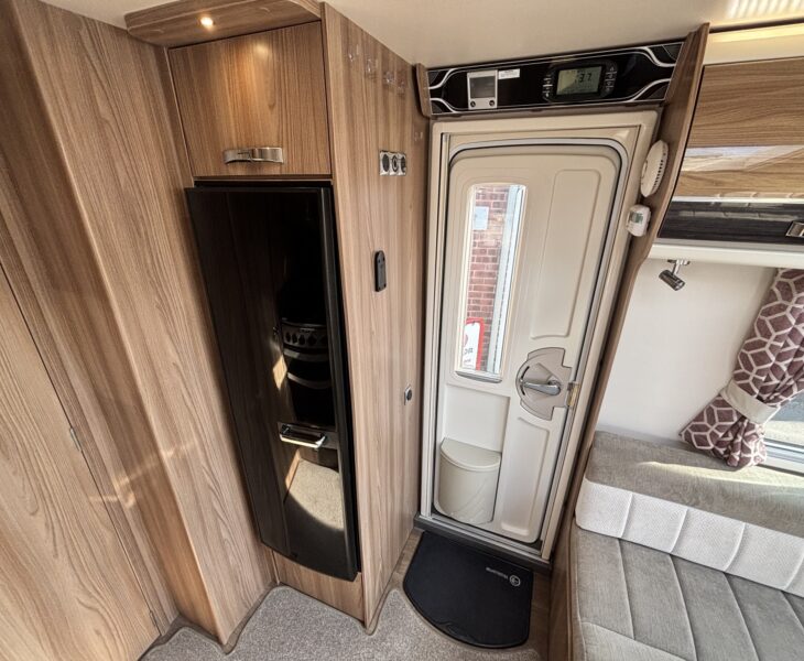 Swift Conqueror 560 2018 ENTRANCE