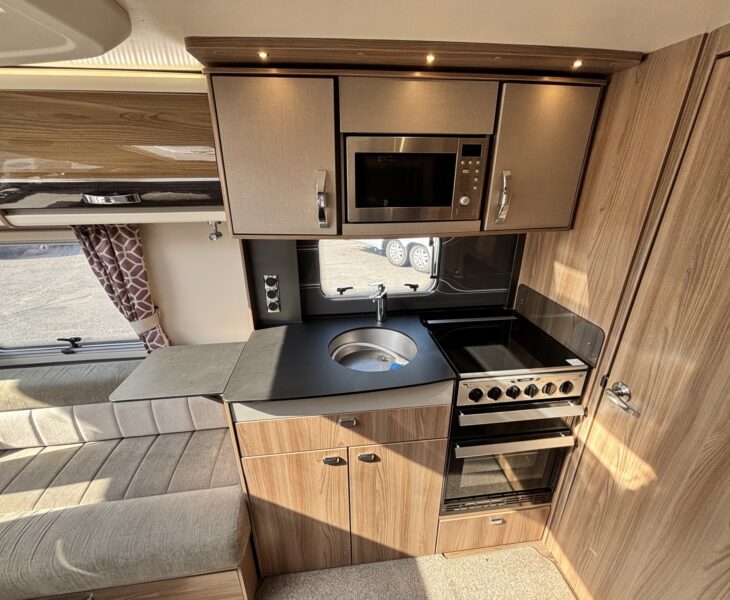 Swift Conqueror 560 2018 KITCHEN