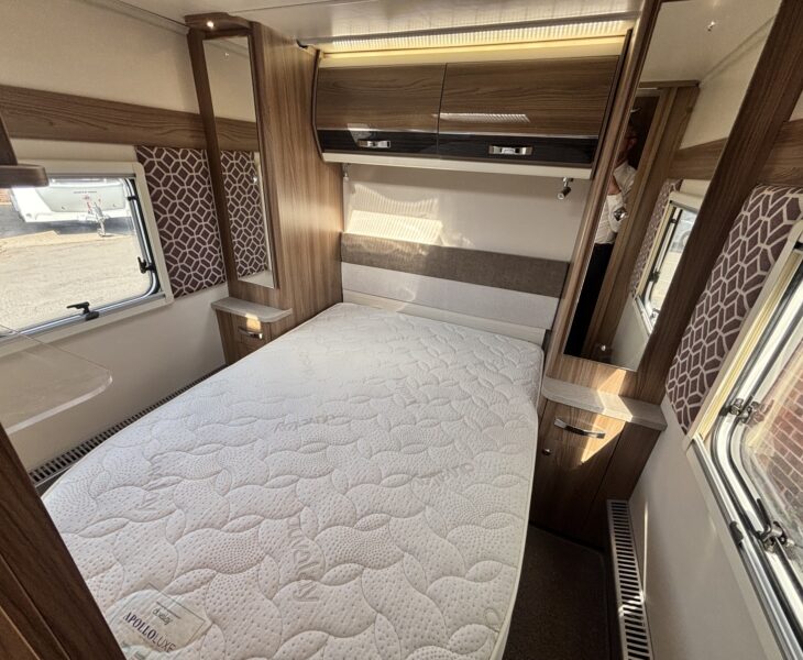Swift Conqueror 560 2018 REAR ISLAND BED
