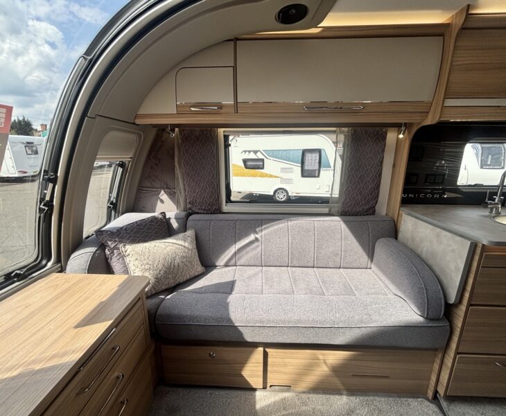 Bailey Unicorn Pamplona 2023 OFFSIDE LOUNGE
