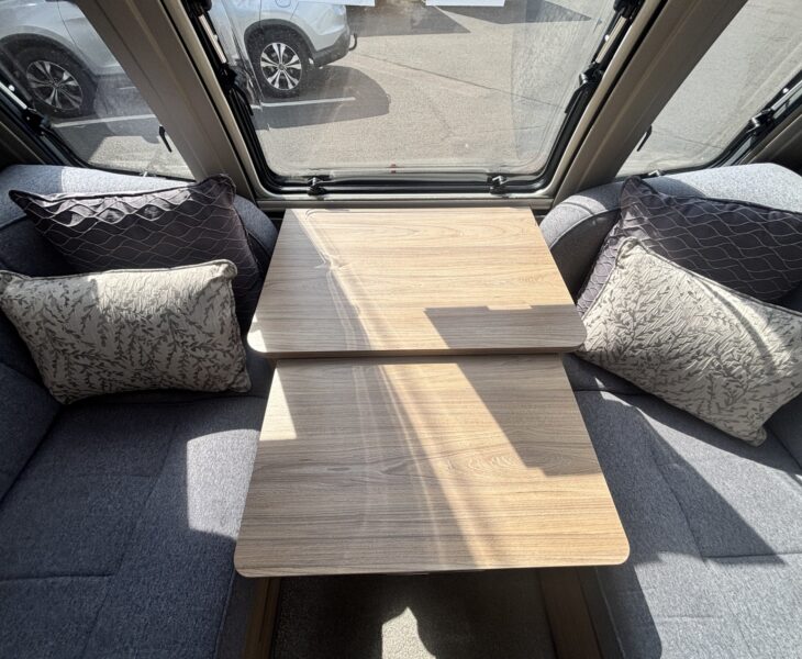 Bailey Unicorn Pamplona 2023 FRONT TABLE