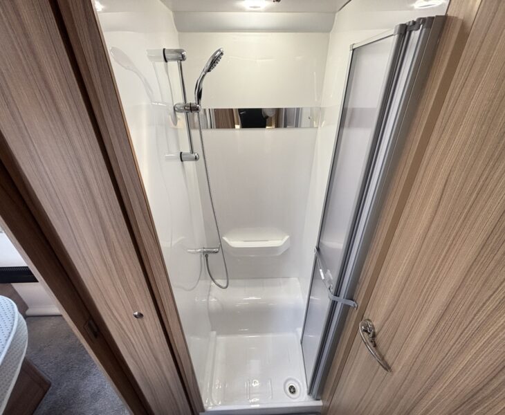 Bailey Unicorn Pamplona 2023 SHOWER