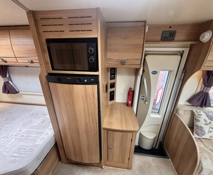 Bailey Approach SE 740 2012 FRIDGE & MICROWAVE