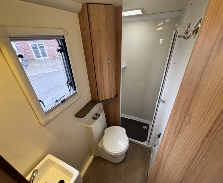 Bailey Approach SE 740 2012 WASHROOM