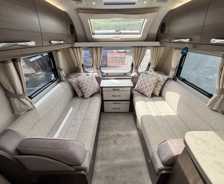2021 Buccaneer Commodore LOUNGE