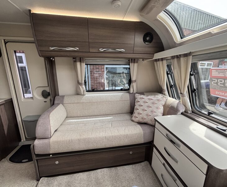 2021 Buccaneer Commodore NEARSIDE LOUNGE