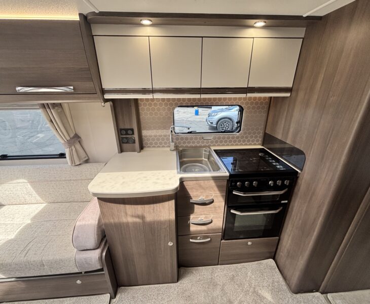2021 Buccaneer Commodore KITCHEN