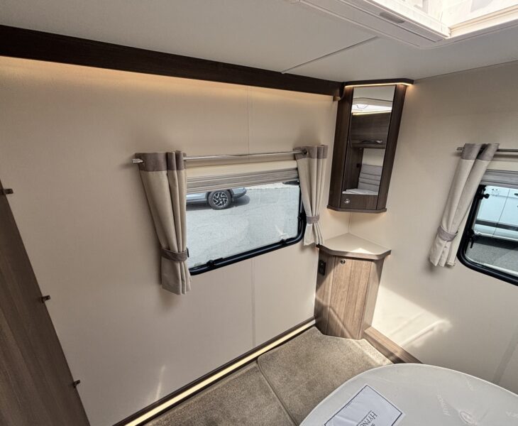 2021 Buccaneer Commodore VANITY AREA