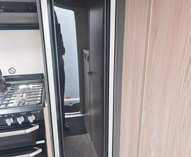 2026 CONQUEROR 480 FRIDGE