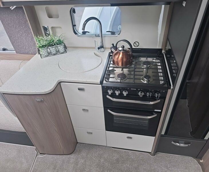 2026 CONQUEROR 480 KITCHEN