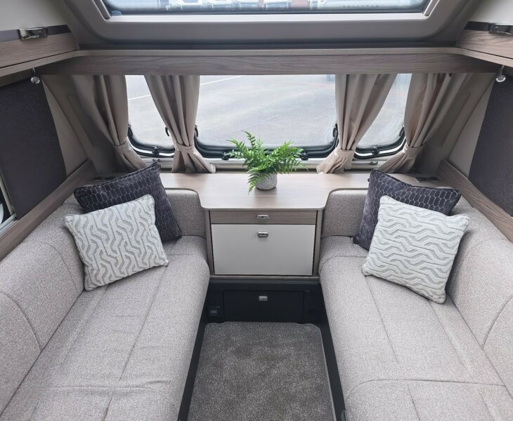 2026 CONQUEROR 480 LOUNGE VIEW