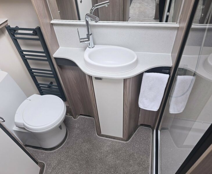 2026 CONQUEROR 480 WASHROOM