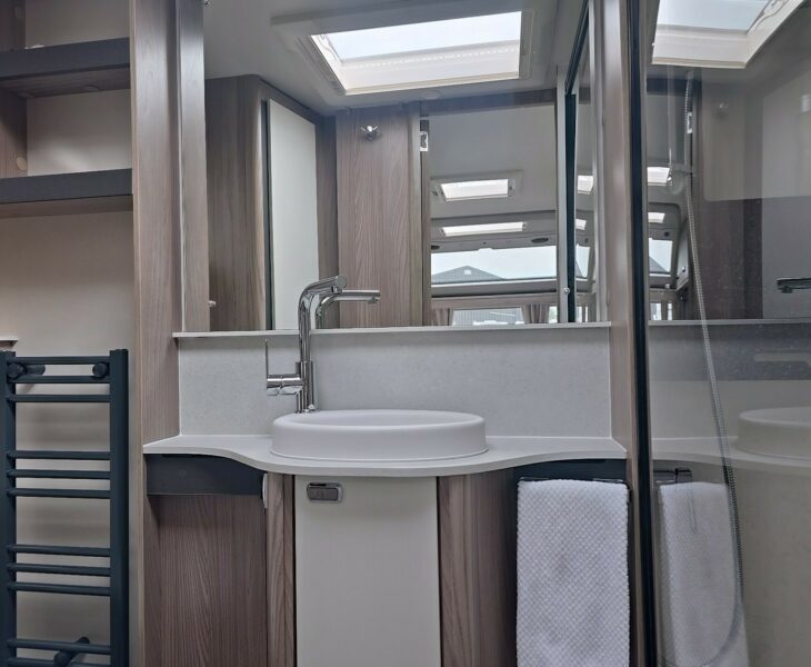 2026 CONQUEROR 480 WASHROOM