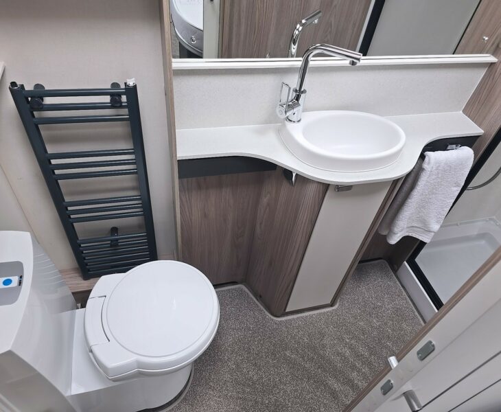 2026 CONQUEROR 645 GRANDE WASHROOM