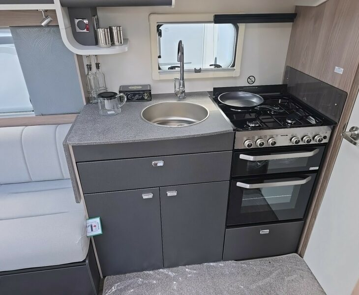 2026 SWIFT CHALLENGER 560 KITCHEN