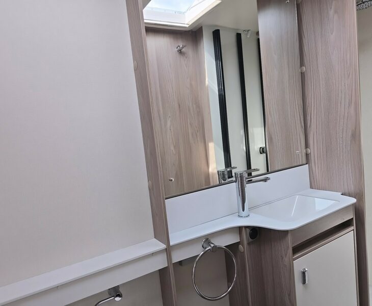 2026 SWIFT CHALLENGER 580 WASHROOM