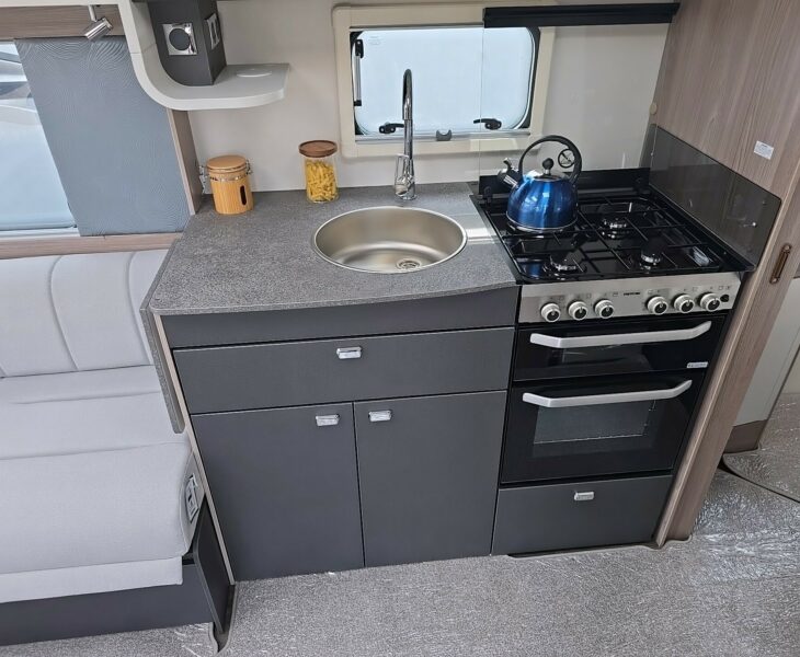 2026 SWIFT CHALLENGER  580 GRANDE KITCHEN