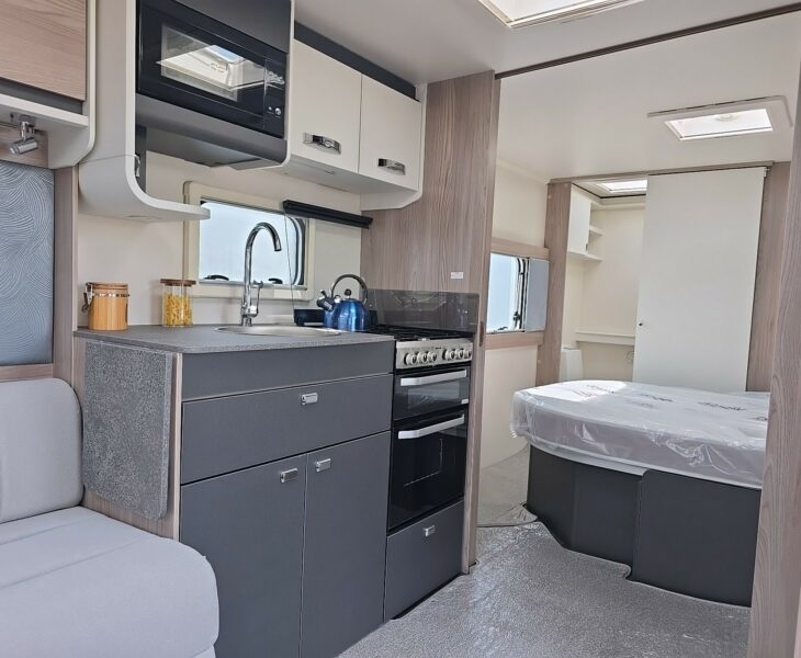 2026 SWIFT CHALLENGER  580 GRANDE KITCHEN