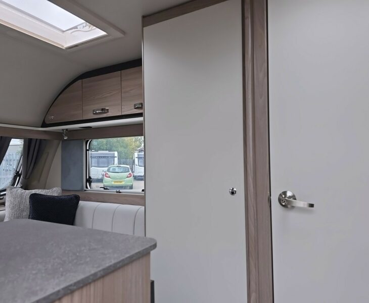 2026 SWIFT CHALLENGER 390 ENTRANCE