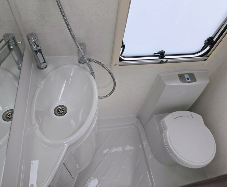 2026 SWIFT CHALLENGER 390 WASHROOM