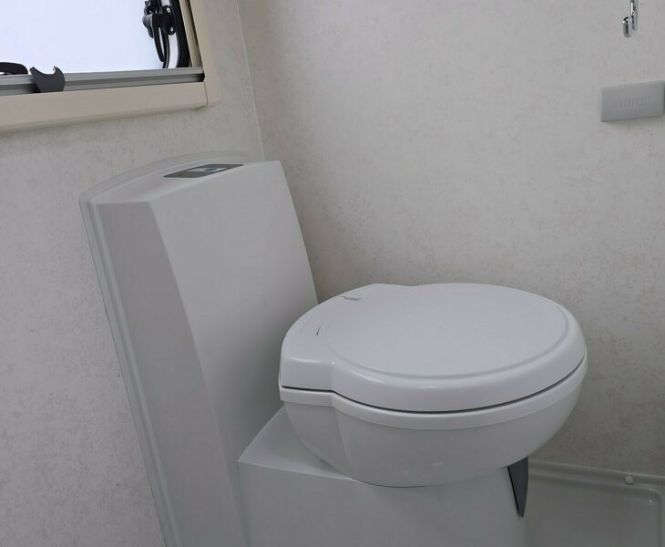 2026 SWIFT CHALLENGER 390 TOILET