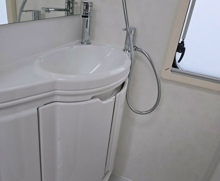 2026 SWIFT CHALLENGER 390 WASHROOM