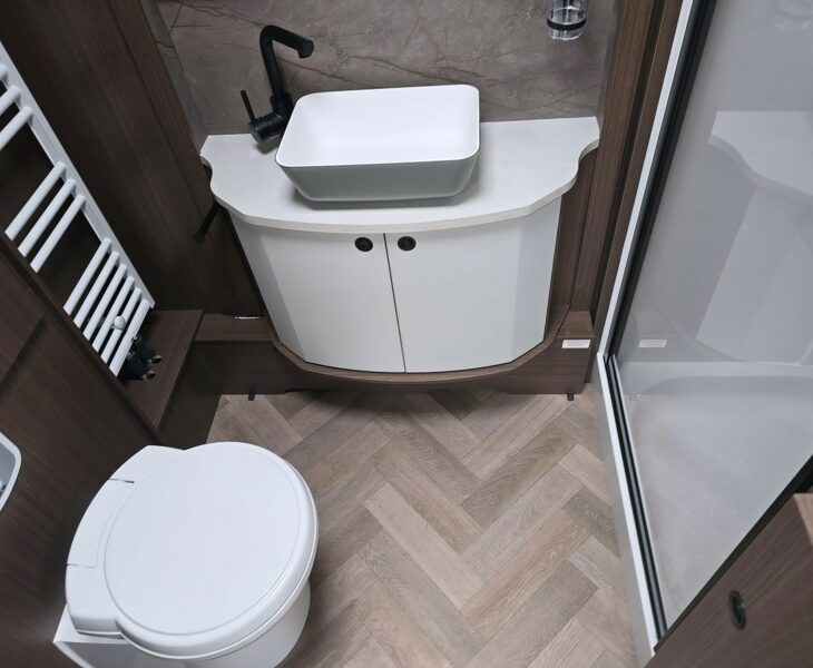 2026 COACHMAN LASER XTRA 480 WASHROOM