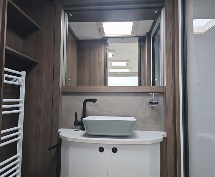 2026 COACHMAN LASER XTRA 480 WASHROOM