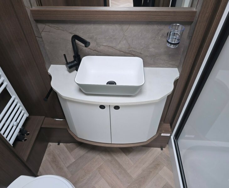 2026 COACHMAN LASER XTRA 480 WASHROOM