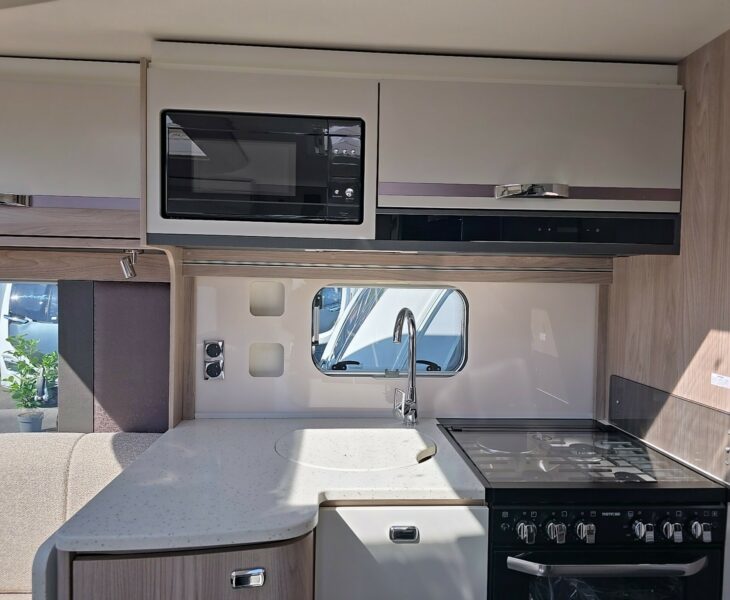 2026 SWIFT CONQUEROR 580 GRANDE KITCHEN