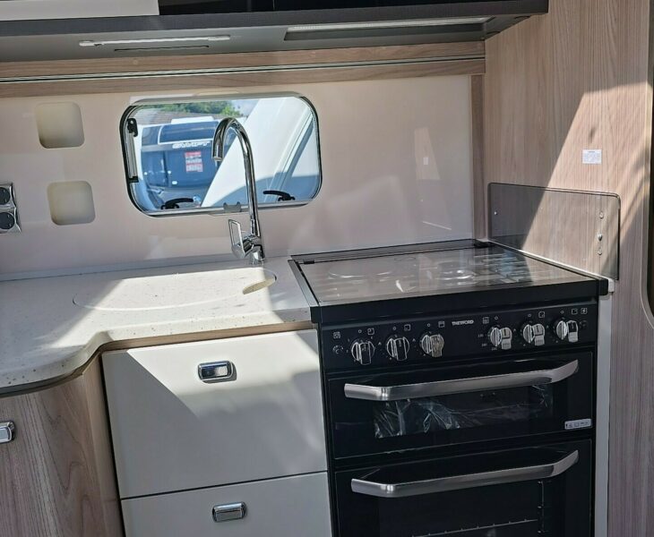 2026 SWIFT CONQUEROR 580 GRANDE KITCHEN