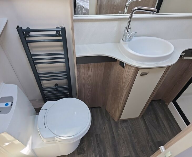 2026 SWIFT CONQUEROR 580 GRANDE BATHROOM
