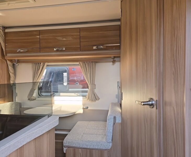 2020 SWIFT FAIRWAY PLATINUM 530 ENTRANCE