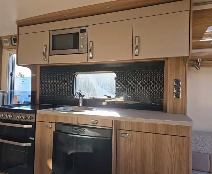 2020 SWIFT FAIRWAY PLATINUM 530 KITCHEN