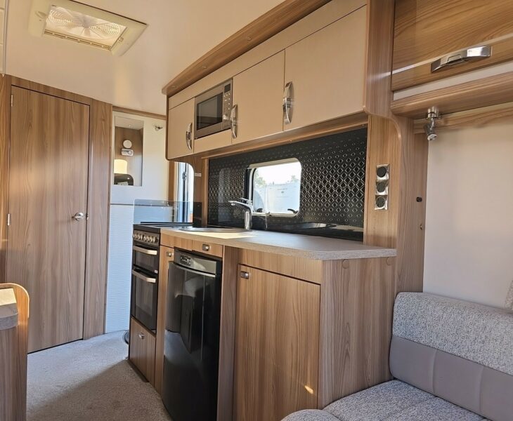 2020 SWIFT FAIRWAY PLATINUM 530 KITCHEN