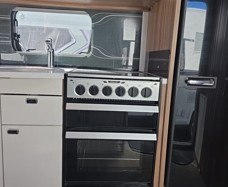 2017 SWIFT ELEGANCE 480 COOKER