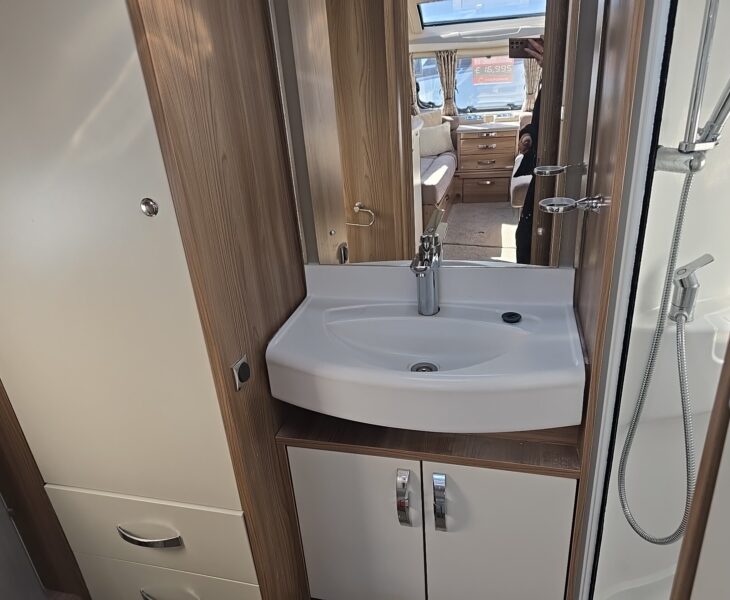 2017 SWIFT ELEGANCE 480 WASHROOM