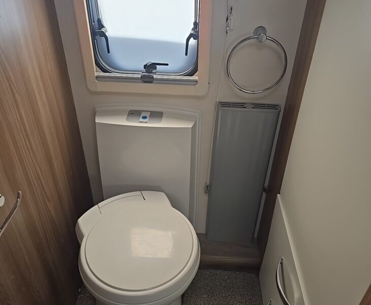 2017 SWIFT ELEGANCE 480 WASHROOM
