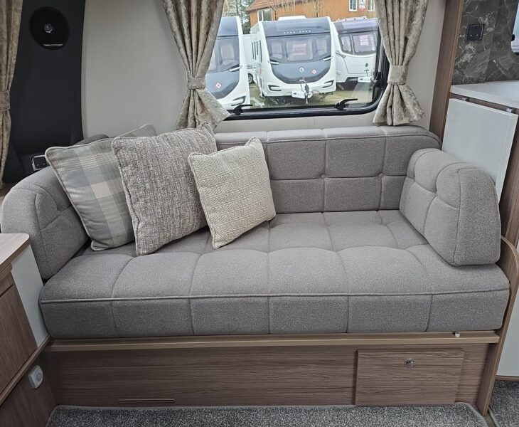 2025 COACHMAN VIP 575