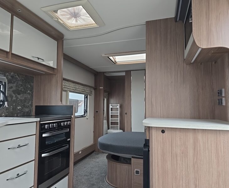 2025 COACHMAN VIP 575