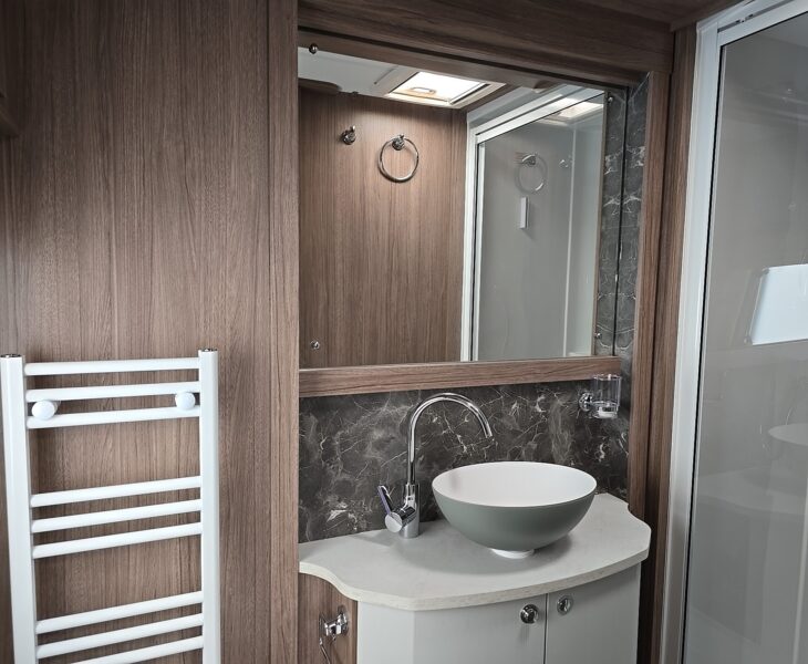 2025 COACHMAN VIP 575